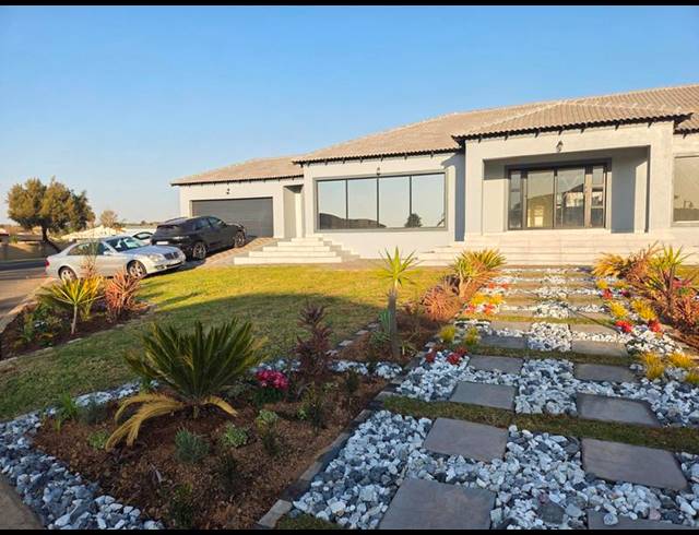 3 BEDROOM HOUSE FOR SALE IN ARUNDO ESTATE